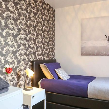 Perfect Central City Location - Parking - 3 Beds - 2 Bedrooms Belfast Exterior foto