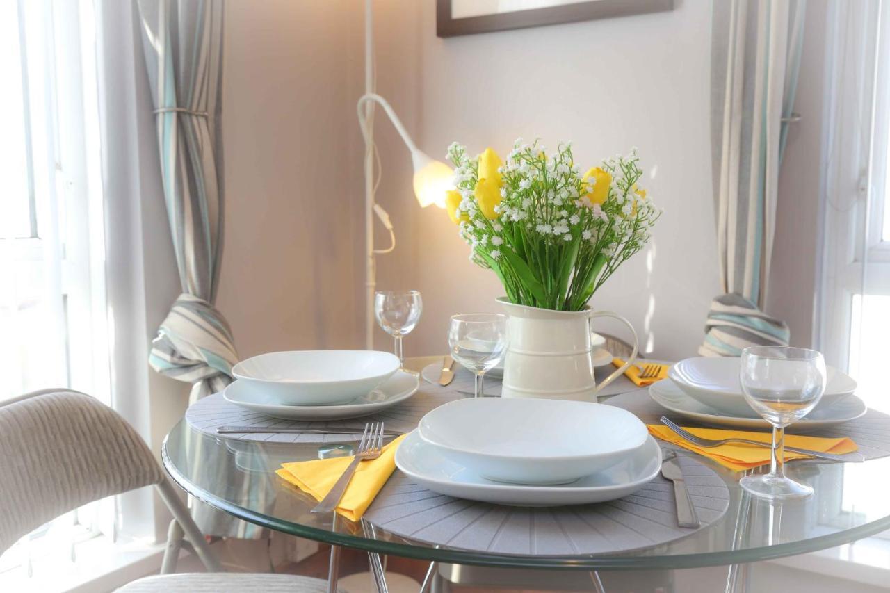 Perfect Central City Location - Parking - 3 Beds - 2 Bedrooms Belfast Exterior foto