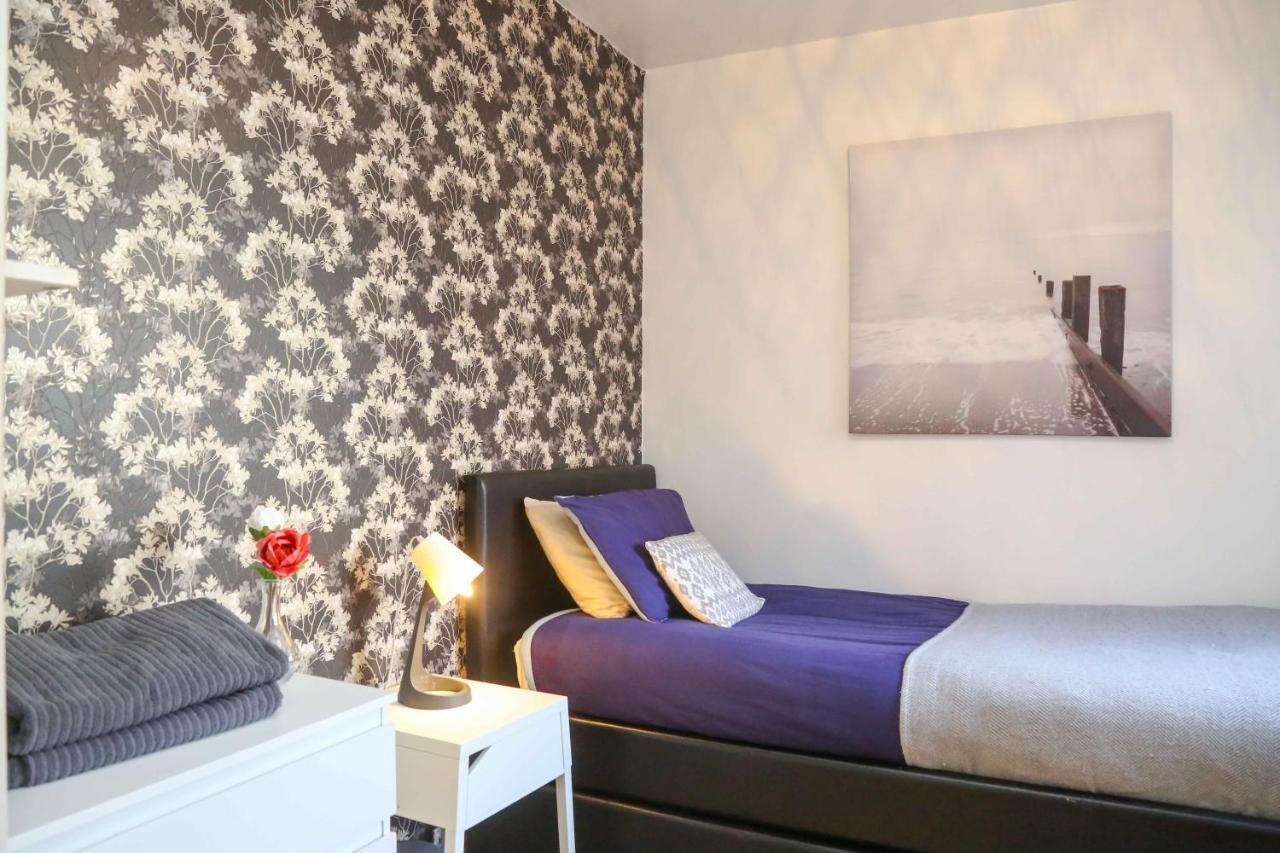 Perfect Central City Location - Parking - 3 Beds - 2 Bedrooms Belfast Exterior foto